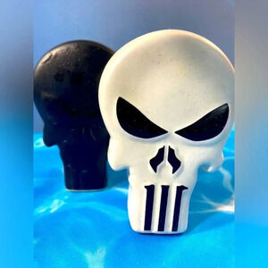 Marvel The Punisher - Black &  White Skull Logo Ceramic Salt & Pepper Shaker Set